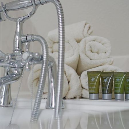 Tigh Na Cloich Hotel ピトロクリー エクステリア 写真