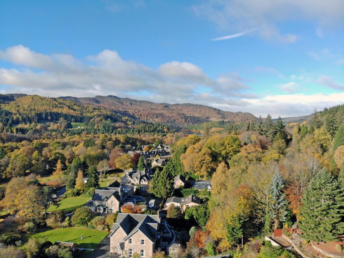 Tigh Na Cloich Hotel ピトロクリー エクステリア 写真