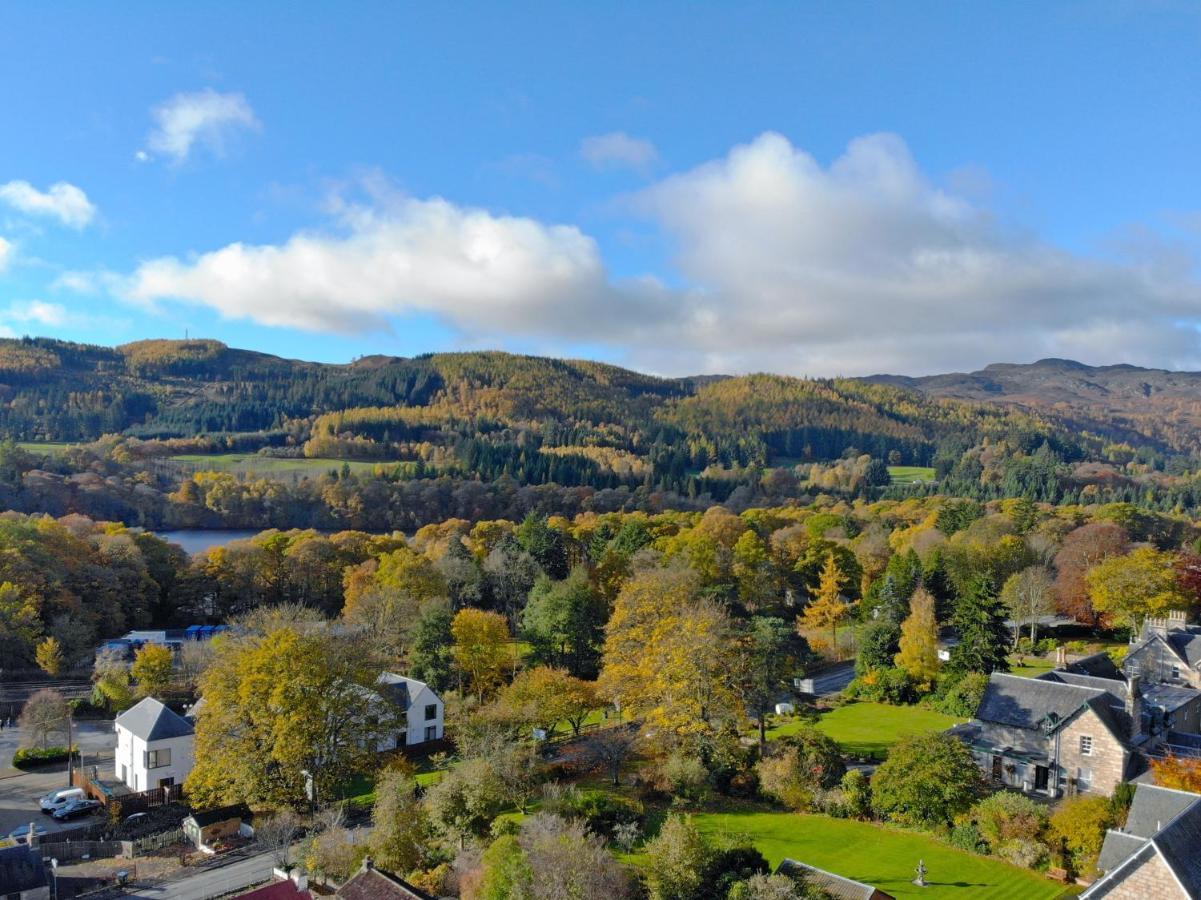 Tigh Na Cloich Hotel ピトロクリー エクステリア 写真