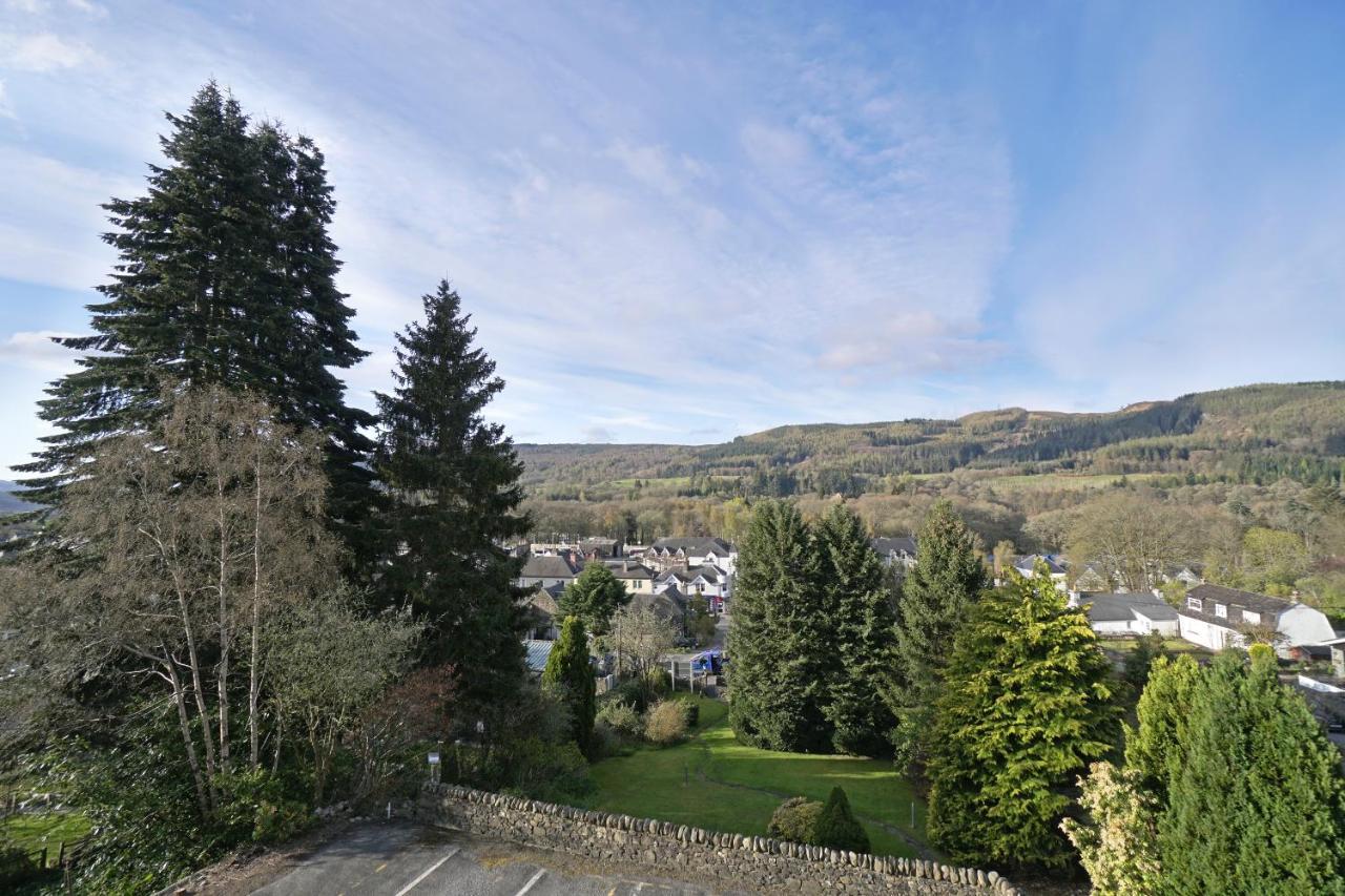 Tigh Na Cloich Hotel ピトロクリー エクステリア 写真
