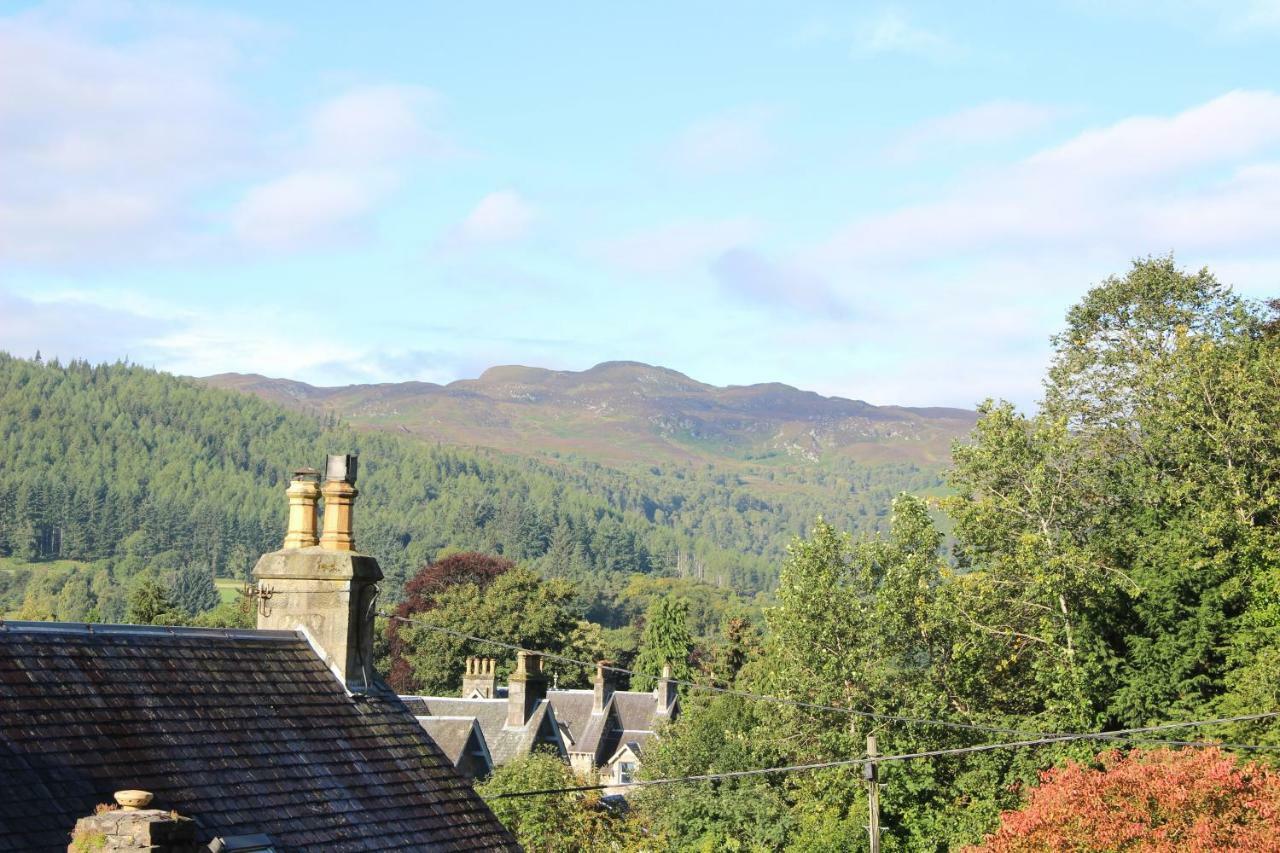 Tigh Na Cloich Hotel ピトロクリー エクステリア 写真